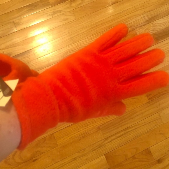 Orange Gloves - Picture 4 of 6